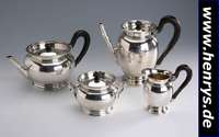 4-teil. Kaffee- und Teeservice, Frankreich um 1900, 950er Silber, Meistermarke Emile Puiforcat, einer der bekanntesten Silber- schmiede der ...