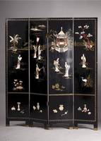 Paravent, China, Schwarzlack, Rückseite in Gold und Rotlack bemalt mit Blumen und Vögel, Vorderseite mit Darstellung versch. Geishas, belegt mit ...