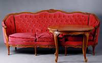 Sitzgruppe, Italien, 1972/74, best. aus 3 -Sitzercouch, 2 Sesseln, Toskana, Gestell massiv Nußbaum, vielfach geschweift u. gerieft, Rücken geheftet ...