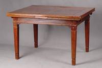 Ausziehtisch, wohl Niederrhein, um 1810/20, Eiche massiv, auf Rahmen gearbeitet, ausziehbar, einfache Zierleisten, Beine chronisch zulaufend m. ...