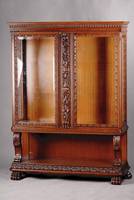 Aufsatzvitrine, deutsch, um 1920/30, im sog. Kabinetlook, Renaissancestil, Eiche massiv bzw. Furnier, aufgelegte Schnitzereien a.d. Vollholz, ...