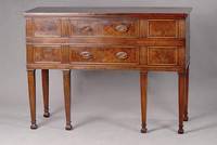 Sideboard, England, um 1910, Korpus Eiche massiv/WH, Pyramidenmahagoni gesp. verlegt, sog.Sheratonstil, vielfach liniert, Beschl. a.d. Zeit, ...