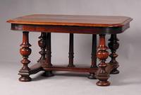 Clubtisch, Frankreich, Dijon, um 1890, Eichemassiv bzw. Furnier, im Barockstil, Balusterbeine in sich 5-fach gegliedert, Beineverschränkt, Zarge m. ...