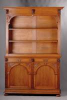Bücherschrank, Frankreich, um 1900, Eiche massiv bzw. Furnier, aufgelegte Schnitzereien im Frühbarockstil, frontal ausgerichtete Lisenen, 5-fach ...