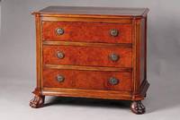 3-schübige Kommode, wohl Holland, um 1920/30, Renaissancestil, Korpus WH, Wurzelnußfurnier gesp. u. doppelt gesp. verlegt, abgeplattete Ecken, ...