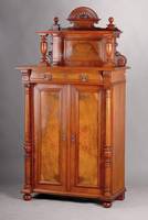Vertiko, deutsch, um 1880/90, Korpus WH bzw.Eiche, Wurzelnußfurnier gesp. u. doppelt gesp.verlegt, 2 türig m. integr. Schublade, z.T. freistehende ...