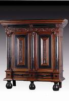 Holländischer Dielenschrank, um 1900, Korpus Eiche massiv, Palisanter/Ebenholz, 2 integr. Schubladen, kompl. auf Rahmen gearbeitet, aufgesetzte ...