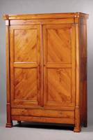 Empireschrank, Frankreich, um 1820/30, Obstholz vor allem Kirschbaum massiv, integr. Schublade, komplett auf Rahmen gearbeitet, Lisenen m. ...
