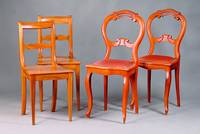 2 Biedermeierstühle, Pfalz, um 1830, Nußbaum massiv, Rückenteil geschweift, waagerechte Versprossung, in Form v. doppelten Rocaillen, rest. ...