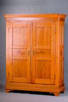 sog. Brezelschrank, Pfalz, um 1835-40, wohl Landau/Neustadt Wstr., komplett auf Rahmen gearbeitet, 12 Kassetten, Front im sog. Brezelstil, ...