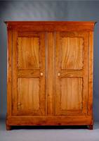Dielen/Wäscheschrank, Spätbiedermeier, um 1850, sog.Brezelschrank, Raum Zweibrücken, Korpus Birne massiv, auf Rahmen gearbeitet, 6 Füllungen, ...