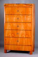 sog.Sekretärblender, Biedermeier, um 1820/ 30, Berlin/mitteldeutsch, Weichholzkorpus mit Kirschbaumwurzelfurnier, Giebel doppelt geschweift und in ...