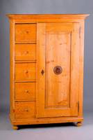 Brotschrank, süddeutsch, um 1860/70, WH massiv, Front z.T. auf Rahmen gearb., 5 Schubladendurch Tür verschließbar, Luftloch für Käse, teilrest., ...