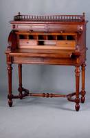 Sekretär, wohl Belgien, um 1900, WH/Eiche massiv, Unterteil tischähnlich, integr. Schublade, Beine verschränkt, Balusterarbeit, Oberteil: Rollteil ...