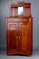 Vertiko, deutsch, um 1910, Nußbaum massiv bzw. Furnier, Rücken WH, reicher klass. Einschlag, m. Perlleisten u. Linierungen, Front auf Rahmen ...