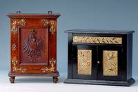 Hängeschränkchen, deutsch, um 1870, Holz, Tür mit Applikation des deutschen Reichsadlers, drei Innenfächer, Zierbeschläge, Schlüssel fehlt, ...