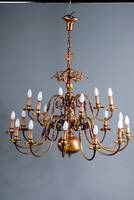 Große Deckenlampe, ca. 30 Jahre alt, Barockstil, Messing, 18 Brennstellen, D. ca. 100 cm, D. ca. 92 cm, Elektr. nicht geprüft, dazu eine Wandlampe