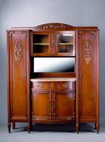 Vielzweckschrank, Frankreich, um 1918-25, Eiche massiv, auf Rahmen gearb., Mittelteil konvex/konkav gewölbt u. verspiegelt, 2 integr. Schubladen, ...