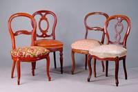 5 sog. Brezelstühle, Frankreich/süddeutsch, zwischen 1835-1880, Gestell Nußbaum massiv, allseitig geschweift, geschnitzt u. gerieft, in Form u. ...