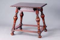 Kleiner Tisch, deutsch, um 1880-90, Eiche massiv, auf vier Balusterbeinen, geschnitzt, gedrechselt, rest., ca. 77x77x63 cm