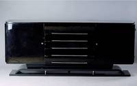 Sideboard, Frankreichm, um 1935/40, Art-Deco, Korpus WH/HH, schwarz gelackt, einfache klare Formen, eingezogener Fußteil, Aufsatzteil n. chines. ...