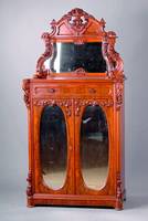 Vertiko, norddeutsch, um 1850, Korpus WH/Eiche, Kugelfüße fehlen, Ecken abgeplattet m. aufgestezten Schnitzereien a.d. Vollholz, z.T. Nußbaum ...