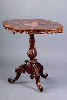Beistelltisch, England, um 1900-10, Nußbaum geschnitzt und gedrechselt, Platte reich intarsiert mit versch. Edelhölzern, H. ca. 75 cm, B. ca. 75 ...