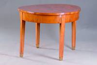 Salontisch, Österreich/Wien, um 1835/40, dickes Nußbaumfurnier, Wurzelnuß doppelt u. 3-fach gesp. verlegt, Zarge passig, integr. Schublade, Füße ...