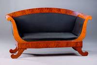 2-Sitzersofa, süddt., um 1840/50, Korpus WH, Eiche massiv, Wurzelnuß/Pyramidenmahagon ifurnier z.T. gesp. verlegt, Füllhörner abstrakt, ...