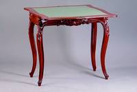 Spieltisch, norddeutsch, um 1840/50, Louis-Philippe-Stil, z. gr. Teil Mahagoni massiv, allseitig geschweift, Zarge 3-fach geschweift, Schnitzereien ...