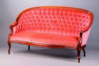 3-Sitzercouch, norddeutsch, um 1835/40, Nußbaum massiv, allseitig geschweift, z.T. doppelt gerieft, Armlehnen 3-fach geschweift u. in sich gerieft, ...