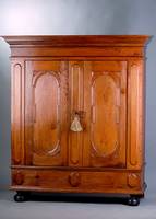 Barockschrank, Niederlande, um 1860/70, Eiche massiv, Front u. Leisten aufgedübelt, Lisenen einfach getreppt, Enden abgerundet, Türen auf Rahmen ...