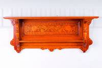 Wandregal, deutsch, um 1890-1900, Eiche, Füllung mit Brandmalerei, gedrechselte Säulchen, ca.40x94x21cm