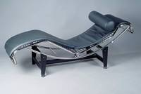 LC4-Liege, Chaise Longue/Lounge-Chair, nach Vorbild des Le Corbusier-Entwurfes von 1929, neuere Ausführung, min. Gebr.-Sp., ca. 63x54x180 cm