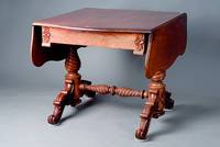 Tisch, wohl Holland, um 1870, Nußbaum massiv, reich geschnitzter Fuß, z.T. balusterförmig, Gebr.-Sp., abklappbar, ca. 75 x85x82(148) cm