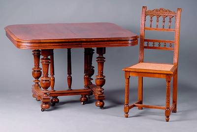 Sitzgruppe, Frankreich, um 1900, best.aus: Tisch u.6 Stühlen, Eiche mass., Tisch- Untergestell m.Balusterbeinen, Steeg in Form einer Galerie, ...