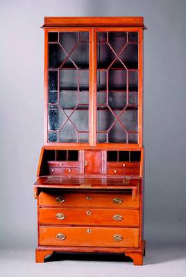 Vitrinenaufsatzsekretär, England, um 1900, nach dem Vorbild v. 1780, Sheratonstil, Mahagonifurnier, Oberteil verglast u. versprosst, 4 ...