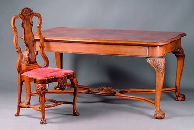 Esszimmergruppe, nach dem Vorbild v. 1780, best. aus Ausziehtisch u. 6 Stühlen im Chippendalestil, um 1900, Korpus WH, Nußbaumwurzelholz gesp. ...