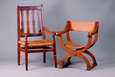 Stuhlsessel, wohl Hessen, um 1828, Birnbaum massiv, z.T. im Spätbarockstil, dat. 1828, Armlehnen m. Rocaillenandeutung, sparsame Drechselarbeit, ...