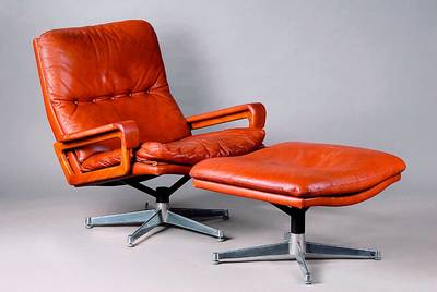 King-Chair, Ruhesessel mit Ottomane Entwurf André Vandenbeuck für Strässle, Schweiz wohl 60/70er J., 5-strahliges Drehgestell u.Armstützen aus ...