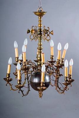 Deckenleuchter, deutsch, 19.Jh., Messingguß, 16 Brennstellen, zweistufig angeordnet, H.ca.76cm, Alterssp., Fu. nicht gepr.