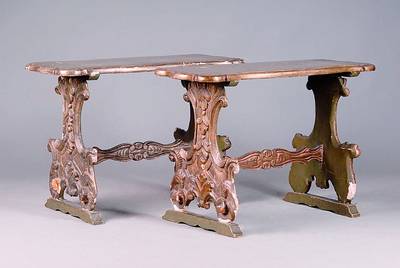 Paar Hocker, süddeutch, 18/19.Jhd., Wangen Lindenholz geschnitzt, 18.Jh., später zu Hockern arrangiert, Altersschäden Verleimung empf., ...