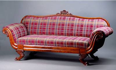 3-Sitzersofa, wohl Frankfurter Raum , um 1845 , Korpus WH, Mahagonifurnier, Tatzenfüße, Akanthusblattverz. z.T. vollplastisch, Rücken m. ...