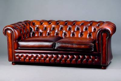 Chesterfieldsofa, 2-Sitzer, England, um 1960, Rücken geheftet u. genoppt, braunes Leder, zeitlos elegant, Nagelverz., Gebr.-Sp.,ca.69x178x95 cm