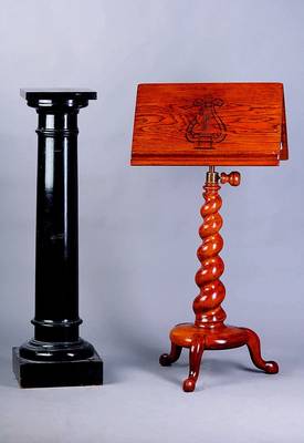 Blumensäule, deutsch, um 1900, wohl Buche schwarz lackiert, einfacher eindrucksvoller Ziergegenstand, Leisten z.T.besch., alt belassen, Gebr.-Sp., ...