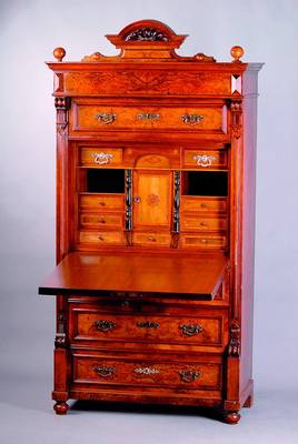 Standsekretär, deutsch, um 1890, Weichholz, Wurzelnußfurnier, vierschübig, Innenleben reich intarsiert, st. Gebr.-Sp., Leistenteile fehlen, alt ...