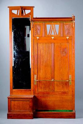 Garderobe, Darmstadt, um 1904, Eiche mass., auf Rahmen gearb., asymetrische Anordnung, glatte Inlets, ein Teil in Durchbrucharbeit, facett.Spiegel, ...