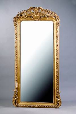 Spiegel, deutsch/Frankreich, um 1860/70, Barockstil, Holzrahmen, reiche aufgesetzte Stuckarbeit, Blüten, Bänder u.Rocaillen, vorkrakendes Oberteil, ...