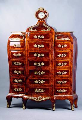 Uhrenschrank, Frankreich, um 1850/60, Korpus Eiche mass., Palisander/ Mahagonifurnier z.T.gesp. verlegt, 16 Schubladen, Mittelteil m.Sekretärteil, ...