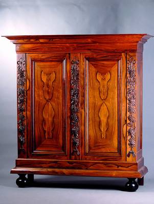 Schrank, Holland, Barockstil, nach Vorbild, von 1720/30, Eiche mass., Palisanderfurnier gespiegelt verlegt, auf Rahmen gearbeitet, aufgelegte Lisenen ...